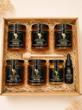 A very special Donagh Bees gift set which is beautifully presented and bursting full of Inishowen honey, beeswax candle and bee products.This gorgeous honey gift box is a treat for kids and honey lovers and includes a great collection of the best of Donagh Honeys and bee products.It makes a great gift for any special occasions.The hand crafted candle will be a beautiful addition to your dining table.The products are presented on a bed of wood wool in cardboard gift box.
The gift box includes:2 x 227g Donagh Wildflower Honey1x 227g Donagh Heather Honey2 x 227g Donagh Spring Honey1 x Wooden Dipper1x Gift Shape Candle1 x 50g Donagh Bee Pollen1 x 20ml Donagh Bee Propolis dropper