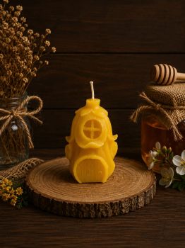 Bring warmth and comfort to any room with our delightful&nbsp;Cotton House Candle. Shaped like a cozy little house and crafted from 100% natural cotton wax, this candle is the perfect addition to any home decor setup. At 80mm long and 42mm wide, this 72g candle is designed to create a warm glow with a clean, soot-free burn. With a burn time of approximately 7 hours, it&rsquo;s an ideal companion for quiet evenings, relaxing baths, or simply setting the perfect ambiance.

Dimensions:&nbsp;80mm (length) x 42mm (width)
Weight:&nbsp;72g
Burn Time:&nbsp;7 hours
Material:&nbsp;100% Cotton Wax (Eco-friendly and Clean-Burning)

Add a cozy, handcrafted touch to your space or gift it to someone special for a unique and comforting experience. 🕯️🏡