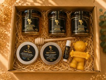 The contents of the gift box are carefully packaged to ensure that they reach the recipient in the best possible condition. The wooden dipper, honey, and I love you Beeswax Candle are all made from high-quality, sustainable materials, making this a thoughtful and eco-friendly gift choice. Whether you're looking for a unique gift for a loved one, or just want to treat yourself to something special, the Donagh Bees gift set is the perfect choice. With its variety of delicious honey varieties, high-quality bee products, and beautiful hand-crafted candle, this gift box is sure to delight and impress.
The gift box includes:1 x 227g Donagh Wildflower Honey1x 227g Donagh Heather Honey1 x 227g Donagh Spring Honey
1 x Wooden Dipper
1 x Lip Balm
1 x Skin Cream
1 x Foot Balm
1 x I love you Beeswax Candle
