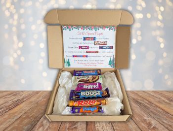 Introducing our Couple Christmas Chocolate Poem Gift Box! Packed with six delicious full-sized chocolate bars, it’s the perfect way to spread holiday cheer.