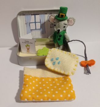 Handmade felt St Patricks Day Mouse complete with card and shamrock ☘️&nbsp;
Waistcoat is removable!
&nbsp;