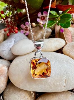 Brilliant oval&nbsp;cut Citrine bezel set in Silver Necklace
Metal: Sterling Silver
Gem: Citrine(Grade: AAAA)
Stone size: 10mm x 10mm
Birthstone: November
Citrine promotes motivation, activates creativity, and encourages self-expression. Enhances concentration and revitalizes the mind. It releases negative traits, depression, fears and phobias.