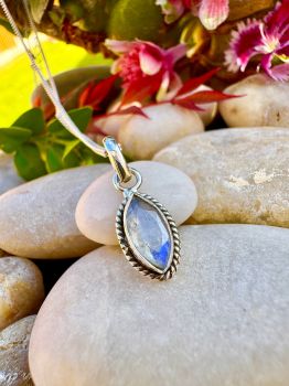 Brilliant marquise cut Moonstone bezel set in Silver Necklace&nbsp;
Metal: Sterling Silver&nbsp;
Gem: Rainbow Moonstone
Stone Size: 10mm x 5mm
Birthstone: June