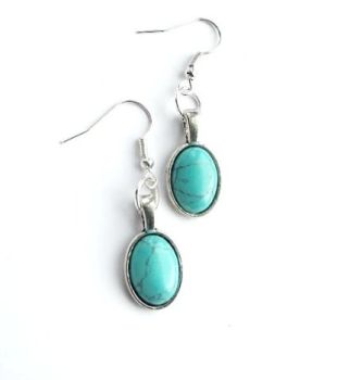 Beautiful antique silver framed howlite, in a gorgeous turquoise colour… suspended from silver plated, nickel free earwires which are suitable for sensitive ears... Elevate your style with these gorgeous pieces… They arrive in a pretty organza bag... and have free shipping!

