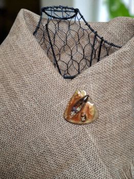 Handmade brooch with real dried flowers and golden shimmer – part of the Honey Glow, Amber Shadow series.