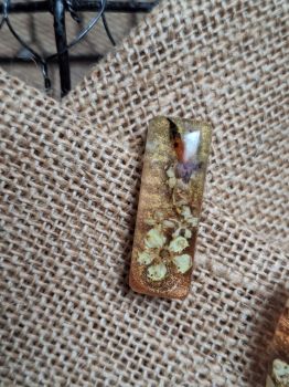 Handmade brooch with real dried flowers and golden shimmer &ndash; part of the Honey Glow, Amber Shadow series.