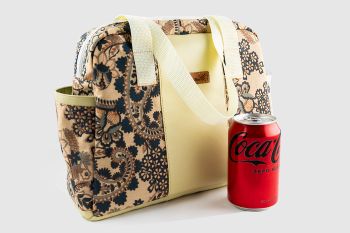 Exclusive hand bag handmade from sturdy Paisley pattern printed polyester fabric.
Dimensions: 22cm high, 30cm long, 10cm wide.
It has zip closure, lined, green lining with pocket.