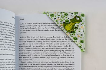 Corner Bookmark, handmade practical back to school gift idea.
Created with love from colorful patterned fabric in my home art corner.