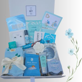 INCLUDED IN EACH BOX:
1_Collagen Supreme Mask
1_Steam Eye Mask&nbsp;
1_Fluffy Socks&nbsp;
1_Lip Mask
1_Eco Spa Treatment / Body Lotion, enriched with bio sunflower seed oil and rosemary seed extracts
1_Shower Steamer- Sea Salt &amp; Orange&nbsp;
1_Hand Cream &ndash; Almond Milk
1_Rose Soap&nbsp;
1_Pure Marine Collagen&nbsp;
2_Organic Tea bags
1_Yankee Candle&nbsp;
1_Essential Oil - Fresh Cotton&nbsp;
1_Lindor Milk Chocolate Bar
1_Our Handmade Greeting Card &ldquo;Especially For You&rdquo;
Presented in a Beautiful Ribboned White Gift Box
&nbsp;