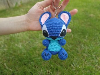 Stich inspired.Size is about 13 cm/5 inchesKeychain option available with no additional chargeThe toys are knitted from OEKO-TEX certified yarn, stuffed with hypoallergenic fiber. All parts are securely fastened.Since our knitted toys are handmade, there may be slight differences with the visual.