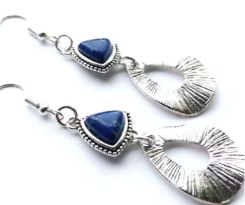 Introducing Tilly&hellip; created with silver plated drops, antique silver framed beads in deep blue&hellip;The ear wires are silver plated, and nickel free. suitable for sensitive ears. Beautiful, lightweight, easy to wear &hellip;Showcase your individuality with these gorgeous bespoke earrings!
They arrive in a pretty organza bag&hellip; and..have free shipping!
