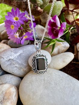 Black Onyx Marcasite Halo&nbsp;Sterling Silver Necklace
Metal: Sterling Silver
Gem: Black Onyx , Marcasite
Onyx dimension: 7mm x 5mm