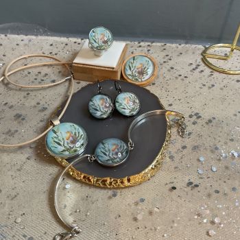 Coordinated jewellery set .