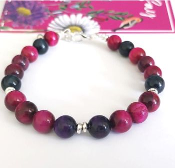 Introducing&hellip;Amelie, a beautiful silver plated bracelet, created with (8mm) natural tiger&rsquo;s eye gemstones (dyed)&hellip; in beautiful jewel like colours, a very versatile bracelet, perfect for all seasons! Elevate your style with this gorgeous bespoke piece! Arrives in a pretty organza bag&hellip;. and with free shipping!
Tiger&rsquo;s eye is considered a stone of empowerment and courage, helping to boost self-assurance and inner strength, allowing for a braver attitude and unwavering belief in one's abilities.