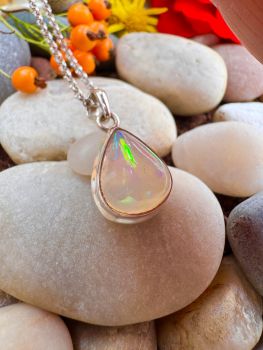 Genuine Ethiopian Opal Sterling Silver Necklace.
October&rsquo;s Birthstone Necklace.
Gift Box .
This is lovely dainty piece,please check the pendant dimension.