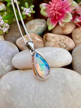 Genuine Ethiopian Opal Sterling Silver Necklace.
October’s Birthstone Necklace.
Gift Box .
This is lovely dainty piece,please check the pendant dimension.