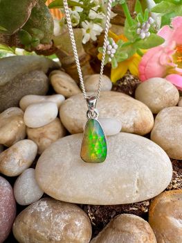 Genuine Ethiopian Opal Sterling Silver Necklace.
October&rsquo;s Birthstone Necklace.
Gift Box .
This is lovely dainty piece,please check the pendant dimension.