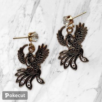 Gorgeous enamel phoenixs black and gold coloured. On a jewelled stud earring.