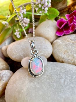 Genuine oval Ethiopian Opal bezel set in Sterling&nbsp;Silver Necklace&nbsp;
Metal: Sterling SilverGem: Natural Ethiopian Opal
Opal size: 8mm x 6mm
Birthstone: October