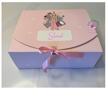 Make-Up Theme Gift Box
Give the gift of make-up style!! Perfectly suited for adding in Pjs, make-up and lots more. Make it extra special in a personalised giftbox.
Box measures 31x25x12cm