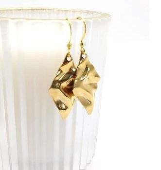 Presenting…. CELESTE, beautiful earrings in gold stainless steel…. suspended below gold plated, nickel free earwires (suitable for sensitive ears). These simple, yet elegant earrings will be a lovely addition to any jewellery collection…. Elevate your style with these gorgeous pieces! They arrive in a pretty organza bag… and.. with free shipping!