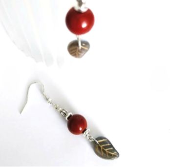 Introducing... beautiful handmade autumnal earrings, created with czech glass leaf drops, silver plated beads, acrylic beads in a lovely russet colour and silver plated, nickel free ear wires&hellip; Gorgeous lightweight earrings, easy to wear&hellip;. Elevate your autumn look with these beautiful bespoke pieces! They arrive in a pretty organza bag&hellip; and have free shipping!