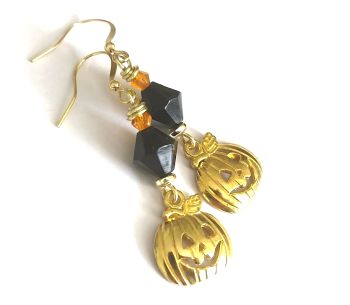 Handmade, wire wrapped earrings for Halloween, created with cute gold plated pumpkin charms, acrylic beads in black and faceted glass beads in orange. They have gold plated, nickel free ear wires (suitable for sensitive ears).&nbsp; Light and easy to wear.... A fun way to celebrate Halloween...&nbsp; They arrive in a pretty organza bag, and have free shipping!