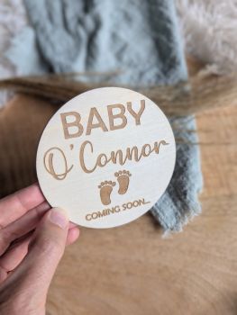 Make announcing your baby&rsquo;s due date or upcoming arrival extra special with this Baby Arrival Countdown Sign &mdash; a beautifully crafted wooden plaque that doubles as d&eacute;cor and a keepsake. Our beautiful baby name signs are an engraved wooden birth plaque to welcome your new baby, perfect as a Baby announcement photo shoots &amp; maternity sessions, Social media reveals (&ldquo;Coming Soon&rdquo;, &ldquo;Baby On The Way&rdquo;), Baby shower gifts &amp; nursery d&eacute;cor, Birth keepsake to treasure long after baby arrives.&nbsp;