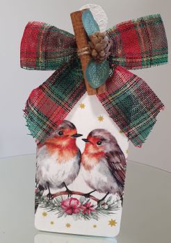 Beautiful Wooden Board nicely decorated with decoupage techniques Christmas Robins
Unique Gift
Perfect idea for a gift or even to keep for yourself
Made with love by Mariyas Creations &nbsp;
Matching Candles avaiable