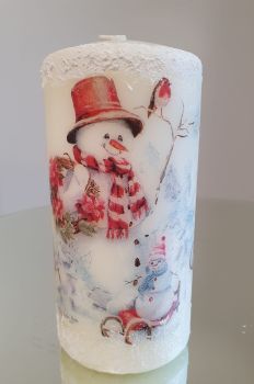 Beautiful Pilar Candle decorated with decoupage techniques Snowman
This candles measures 15 cm height, diameter 7.5cm, burning time 70+ hours
Unique Gift, Perfect idea for a gift or even to keep for yourself
These candles will be perfect for decorating.
Two Dofferenr desines on the candle, 3D snow effect&nbsp;
Made with love by Mariyas Creations
&nbsp;