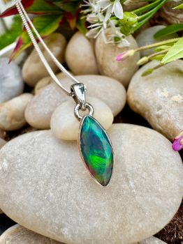 The highly valued and loved Opals of the Australia can too be seen in the darker shades mainly black. The deep colors can too be seen like the darker tone of gray, green and blue. Black Opal Aside from its appealing look, it is speculated as the gem nugget that magnetize the luck in the life. The uplifting energies of this enthralling gem profuse light in the internal aura to root out the feeling of distress from the emotional heart and the intellectual torso.