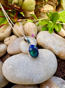 The highly valued and loved Opals of the Australia can too be seen in the darker shades mainly black. The deep colors can too be seen like the darker tone of gray, green and blue. Black Opal Aside from its appealing look, it is speculated as the gem nugget that magnetize the luck in the life. The uplifting energies of this enthralling gem profuse light in the internal aura to root out the feeling of distress from the emotional heart and the intellectual torso.
