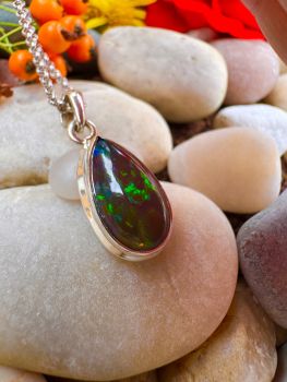 The highly valued and loved Opals of the Australia can too be seen in the darker shades mainly black. The deep colors can too be seen like the darker tone of gray, green and blue. Black Opal Aside from its appealing look, it is speculated as the gem nugget that magnetize the luck in the life. The uplifting energies of this enthralling gem profuse light in the internal aura to root out the feeling of distress from the emotional heart and the intellectual torso.