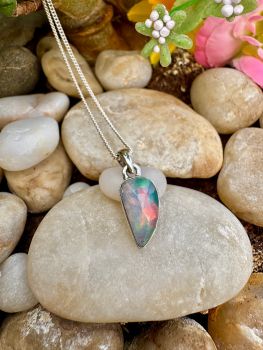 Faceted natural Ethiopian Opal bezel set in Silver Necklace&nbsp;
Metal: Sterling SilverGem: Genuine&nbsp;Ethiopian Opal
Opal size: 12.5mm x 7mm
Birthstone: October