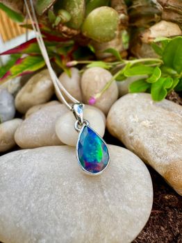 The highly valued and loved Opals of the Australia can too be seen in the darker shades mainly black. The deep colors can too be seen like the darker tone of gray, green and blue. Black Opal Aside from its appealing look, it is speculated as the gem nugget that magnetize the luck in the life. The uplifting energies of this enthralling gem profuse light in the internal aura to root out the feeling of distress from the emotional heart and the intellectual torso.