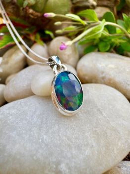 The highly valued and loved Opals of the Australia can too be seen in the darker shades mainly black. The deep colors can too be seen like the darker tone of gray, green and blue. Black Opal Aside from its appealing look, it is speculated as the gem nugget that magnetize the luck in the life. The uplifting energies of this enthralling gem profuse light in the internal aura to root out the feeling of distress from the emotional heart and the intellectual torso.