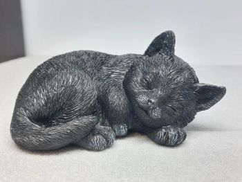 Dreaming Feline 11.3cm - Black (or Custom Made) Witches Familiar Cat Kitten Meow Resting - Magic Enchanted Bewiched Figure Fantasy Creature Peaceful Guardian
The Feline Dream captures a sleek black cat in gentle slumber, with a curled posture, making it a fitting addition to witchy d&eacute;cor, or anymagical space.&nbsp;
✨ Size:&nbsp; 11.3cm
✨ Allow for some color difference