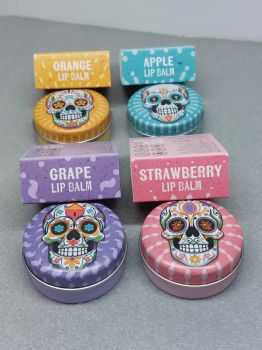 Lip Balm in a Tin 15 grams - Day of the Dead Catrina Sugar Skulls - Flavour: Orange, Strawberry, Apple &amp; Grape - Chapstick Holiday Essential
Embrace vibrant hydration with our &lsquo;Day of the Dead&rsquo; Lip Balm in a Tin.
Encased in a beautifully designed tin, each balm offers assorted delightful flavors.&nbsp;
Perfect for those who cherish ethical beauty, this lip balm is an essential addition to your skincare routine.
⭐ Orange Skull - Orange
⭐ Blue Skull - Apple
⭐ Purple Skull - Grape
⭐ Pink Skull - Strawberry
Weight and size of tube: 15 grams &amp; 2x5x5cm.
See image of the back of the tubes for full list of ingredients.
✔️ Vegan, Cruelty, Gluten, And Palm-Oil Free