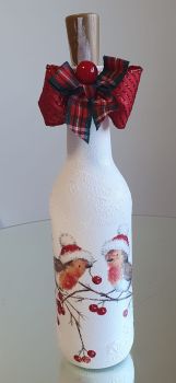 

Beautiful Christmas Glass bottle - Lantern&nbsp;
&nbsp;
Glass bottle, hand painted and decorate with decoupage techniques&nbsp;
&nbsp;
3D snow effect
&nbsp;
Cap with LED lights included&nbsp;


&nbsp;

Size of the botthe 600ml
