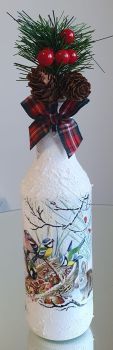 

Beautiful Christmas Glass bottle - Lantern&nbsp;
&nbsp;
Glass bottle, hand painted and decorate with decoupage techniques&nbsp;
&nbsp;
3D snow effect
&nbsp;
Cap with LED lights included&nbsp;


&nbsp;

Size of the botthe 600ml
