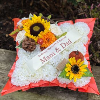 This cushion grave wreath is a lovely tribute for a special loved one at Autumn for a funeral or Anniversary or Birthday memory.&nbsp;