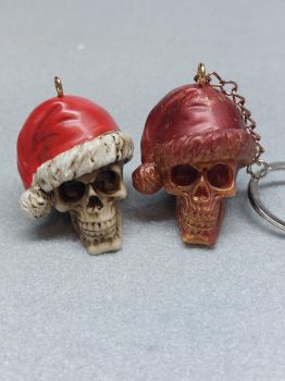 Hat Skull Keyring - festive alternative Christmas, macabre, Halloween Xmas, Dia de los muertos, Day Dead - Keyring keychain - made wh resin
These realistic skulls are not what they seem! Adorned with a festive Christmas hat these pieces are the perfect addition to any alternative Christmas.Mouth closed, giving the viewer a macabre grin, this piece is more Satan than Santa. Not something you would like to see placing presents by your tree on Christmas night!Cast in the finest resin and expertly hand-painted, these pieces are a great festive tree accessory.
🌟 Allow for some slight color difference. &nbsp;
