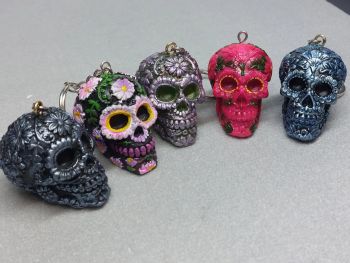 Gorgeous hand painted Sugar Skull Keyrings, available in 2 designs and many colors!Protect your home with the spirits of the dead!The keyrings are cast in the finest resin before being hand-painted, this alternative skull makes the perfect gift for those who need their home protected by the spirits of the dead.
🌟 Allow for some slight color difference.