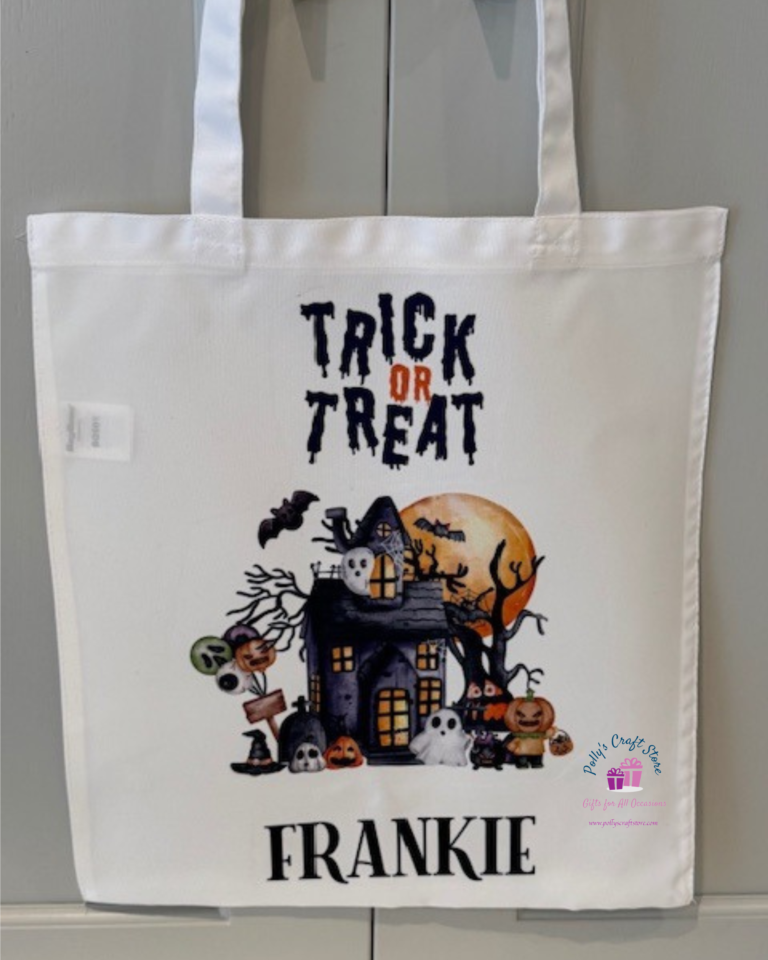 Personalised Halloween Trick or Treat bag
White polyester tote bag with a vibrant halloween design and personalised with a name.
Combine with a matching personalised Treat Box for just &euro;14