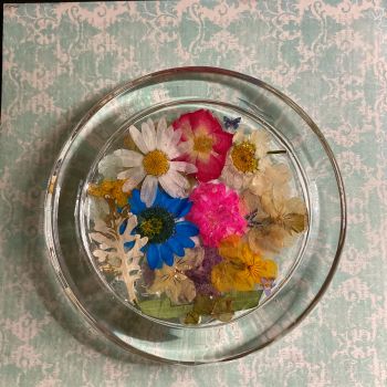 Ring dish with dried flowers and resin.