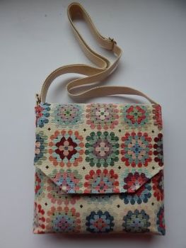 EACH GLÉASTA BAG IS DESIGNED AND HANDMADE IN IRELAND IN MY HOME STUDIO. A GLÉASTA BAG IS A GENUINE ORIGINAL CREATION PRODUCED IN LIMITED QUANTITIES.