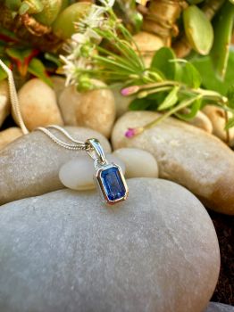 Emerald cut Kyanite bezel set Sterling Silver Necklace&nbsp;
Metal: Sterling Silver&nbsp;
Gem: Genuine Blue Kyanite
Stone Size: 6mm x 4mm