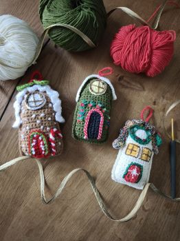 Little cozy houses for Christmas decorations 🏠