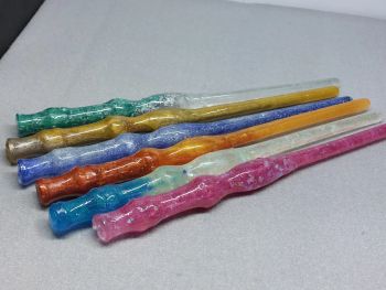 Wands (Shape n1) Different Colors Ready to Go & Custom Made - Sceptre, Staff, Bâton Magique Made with resin from a Carved Wooden Magic Stick
Cast in resin dyes/mica powder (and sometimes with glitter, foil flakes, gems..). 
Size: about 25-26cm length.
🔮 Allow for some color diference
🌟 POSTAGE NOTE: as lately the post have not been treating the packets correctly. I have decided that the Wands will have to be sent with registered post.