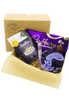 🍫 The Treats One – Gift Hamper for Pets & Their People 🐾
A little box of happiness for you and your furry friend! Includes a Cadbury Dairy Milk bar, Smilla pet treats, and a snuffle ball for playtime fun.
💝 The perfect gift for pet lovers who are hard to buy for – because everyone deserves a treat!
